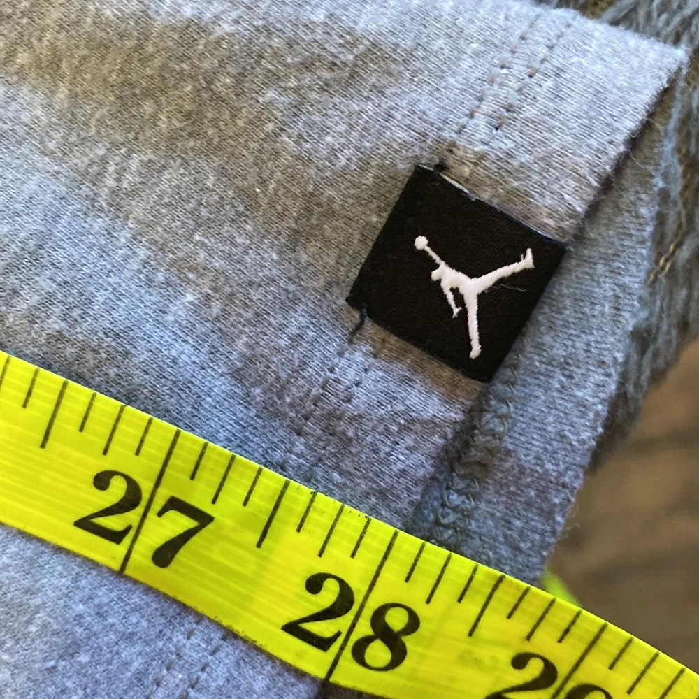 Jordan graphic logo T-shirt that out of the point size large past shipping_16
